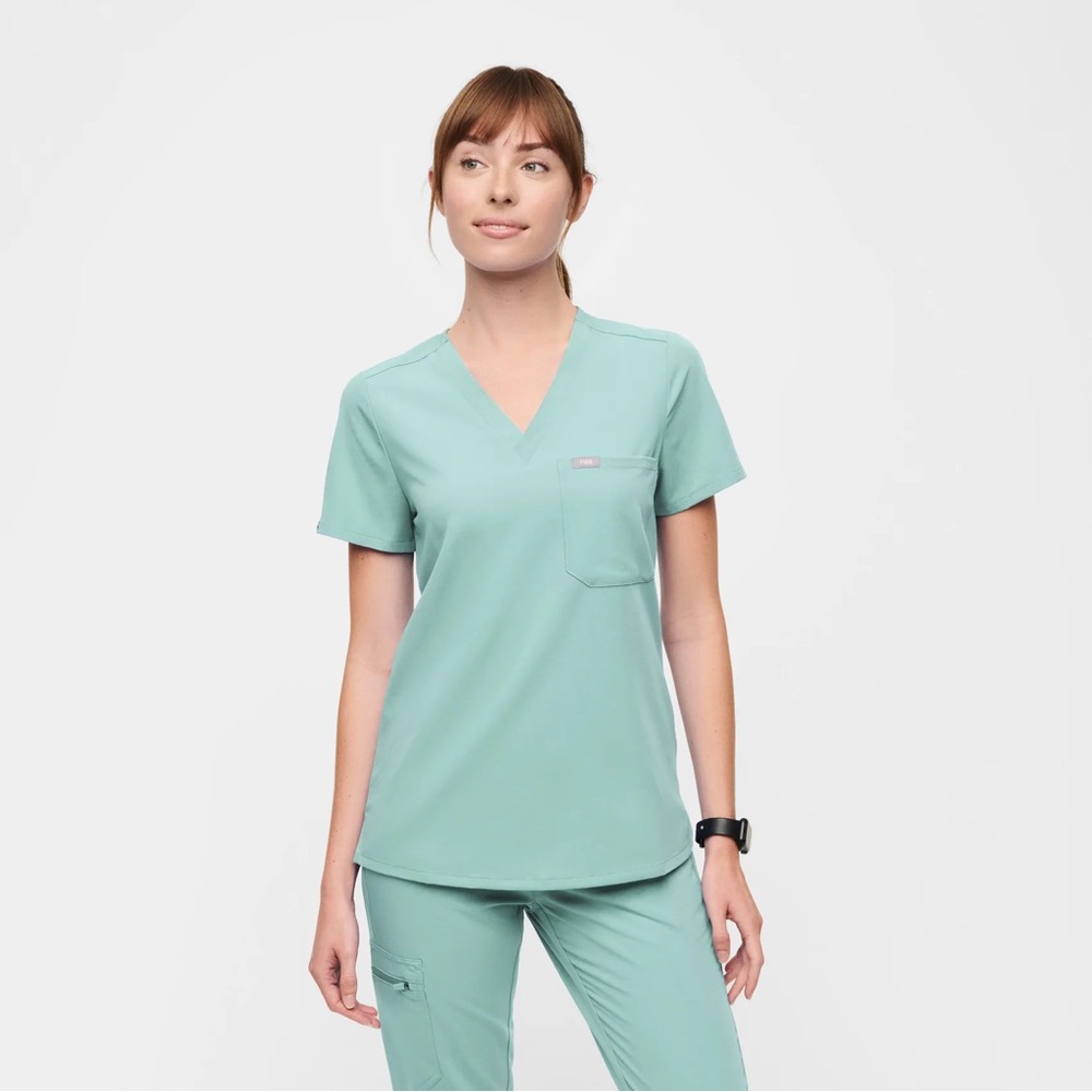 Figs Catarina one pocket scrub top in Seaglass size small